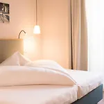 Flora Hotel & Suites