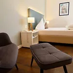 Flora Hotel & Suites